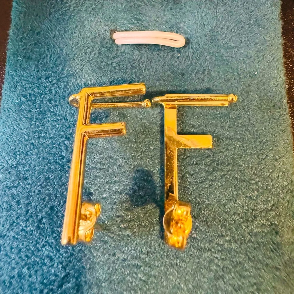 Real 18K Saudi Gold F Earrings - Picture 1 of 1